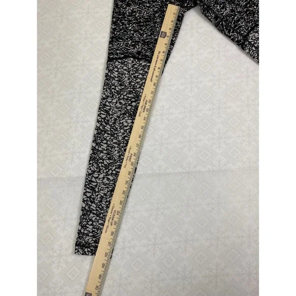 Lululemon‎ Wunder Under Hi-Rise Statement Leggings Black White Abstract Size 8 - Picture 8 of 9